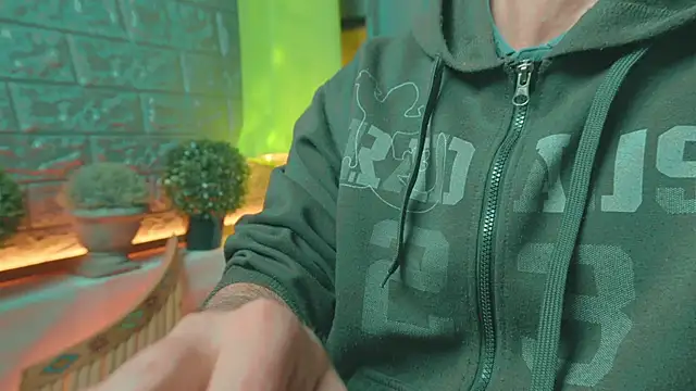 Snapshot of alex-volo chatting on March 18, 6:57 am alex-volo online show from March 18, 6:57 am