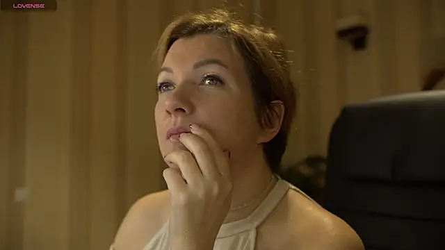 Snapshot of Katherine_Fox chatting on December 13, 7:04 am Katherine Fox online show from December 13, 7:04 am