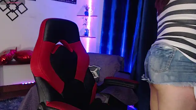 Snapshot of Scarlette_thoms chatting on November 2, 11:18 pm Scarlette thoms online show from November 2, 11:18 pm