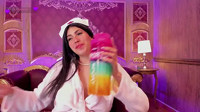 Snapshot of SummersAngel chatting on January 29, 9:33 am SummersAngel online show from January 29, 9:33 am