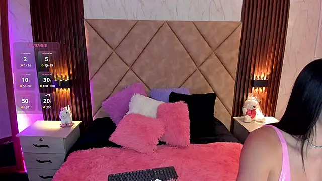 Snapshot of SummersAngel chatting on November 11, 10:32 pm SummersAngel online show from November 11, 10:32 pm