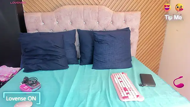 EvaaLovia1 online show from January 13, 2:22 pm