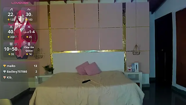 Snapshot of EsmeraldaLindsey chatting on February 8, 7:26 am EsmeraldaLindsey online show from February 8, 7:26 am