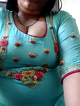 Snapshot of sneha_rose chatting on January 13, 6:05 pm sneha rose online show from January 13, 6:05 pm