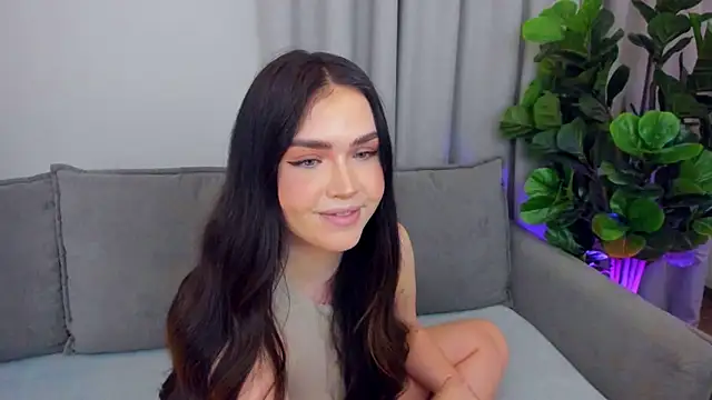 Snapshot of sexyangeloux chatting on April 28, 9:09 pm sexyangeloux online show from April 28, 9:09 pm
