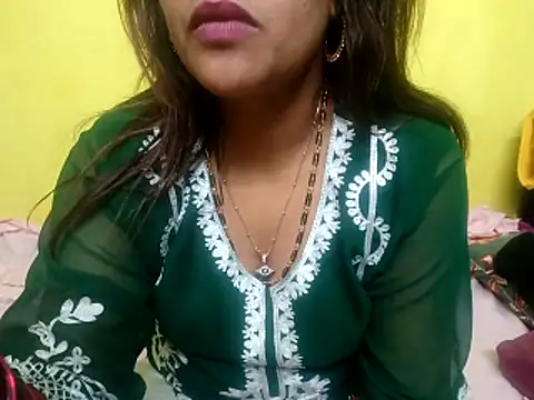 Snapshot of Sexyranibhabhi chatting on December 21, 2:57 pm Sexyranibhabhi online show from December 21, 2:57 pm