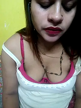 Snapshot of Sexyranibhabhi chatting on April 28, 2:33 pm Sexyranibhabhi online show from April 28, 2:33 pm