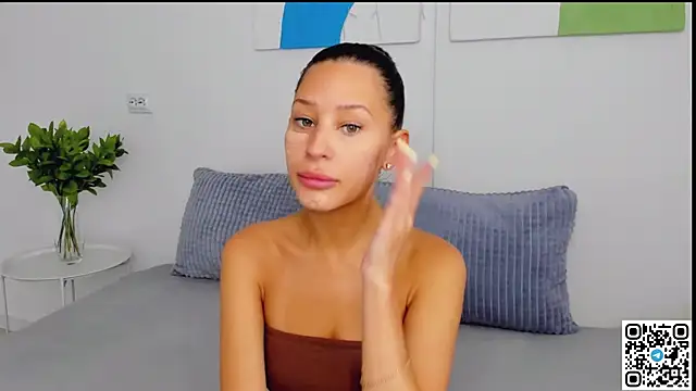 Snapshot of SelenaRousey chatting on August 2, 7:07 am SelenaRousey online show from August 2, 7:07 am
