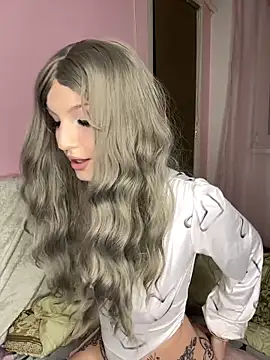 MoonAgnes online show from December 28, 6:29 pm