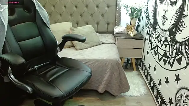 AlexandraJones  online show from February 26, 1:37 am