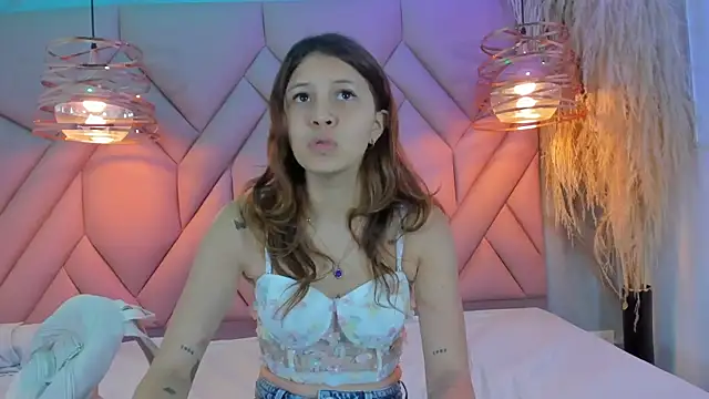 Snapshot of AngelaaCute_ chatting on December 31, 12:15 pm AngelaaCute online show from December 31, 12:15 pm