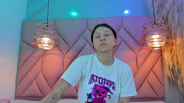 Snapshot of AngelaaCute_ chatting on January 10, 11:33 am AngelaaCute online show from January 10, 11:33 am