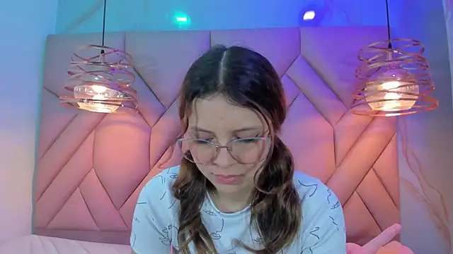 Snapshot of AngelaaCute_ chatting on February 7, 3:30 pm AngelaaCute online show from February 7, 3:30 pm