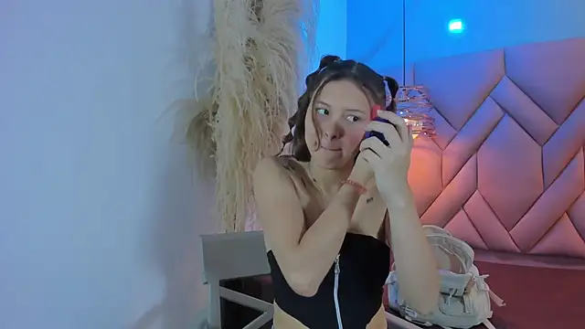 Snapshot of AngelaaCute_ chatting on February 8, 12:28 pm AngelaaCute online show from February 8, 12:28 pm