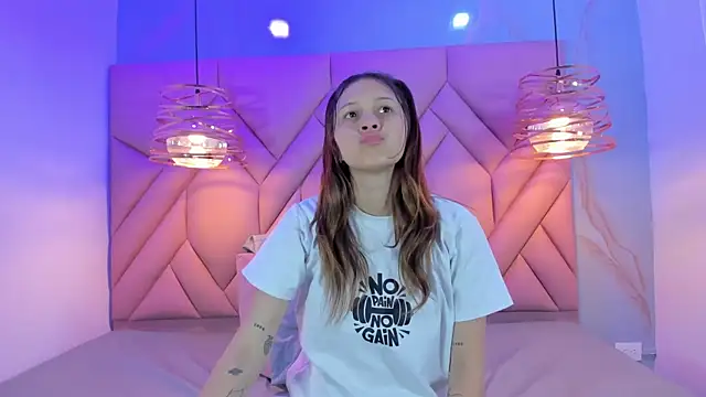 Snapshot of AngelaaCute_ chatting on March 17, 12:25 pm AngelaaCute online show from March 17, 12:25 pm