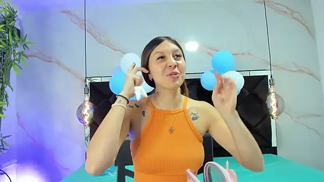 Snapshot of AngelaaCute_ chatting on September 27, 12:21 pm AngelaaCute online show from September 27, 12:21 pm