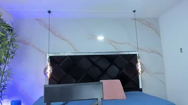 Snapshot of AngelaaCute_ chatting on October 17, 12:19 pm AngelaaCute online show from October 17, 12:19 pm