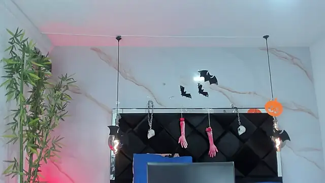 Snapshot of AngelaaCute_ chatting on October 28, 12:09 pm AngelaaCute online show from October 28, 12:09 pm