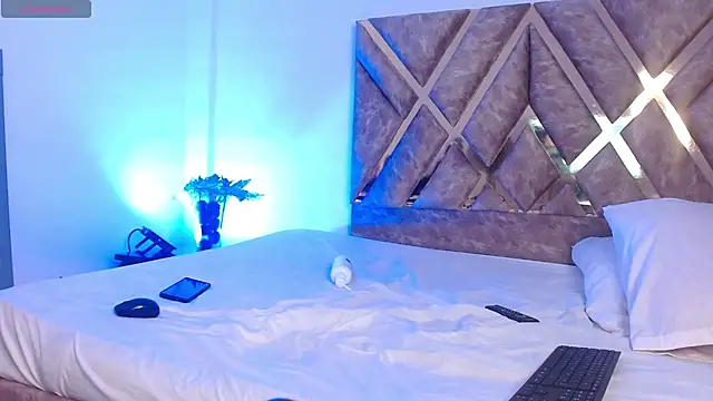 Snapshot of nickolas_moon chatting on March 1, 10:53 pm nickolas moon online show from March 1, 10:53 pm