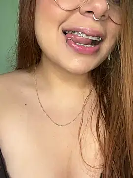 Snapshot of NatyOlson chatting on March 22, 7:42 pm NatyOlson online show from March 22, 7:42 pm