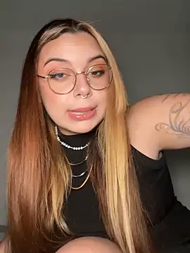 Snapshot of NatyOlson chatting on October 24, 3:36 am NatyOlson online show from October 24, 3:36 am