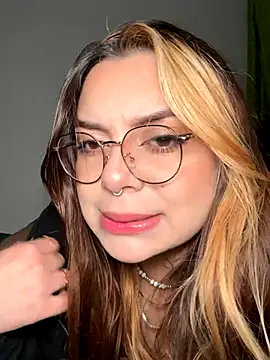 Snapshot of NatyOlson chatting on October 26, 3:01 am NatyOlson online show from October 26, 3:01 am