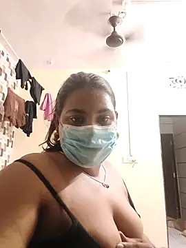 Hotmilfxox online show from April 16, 11:29 pm