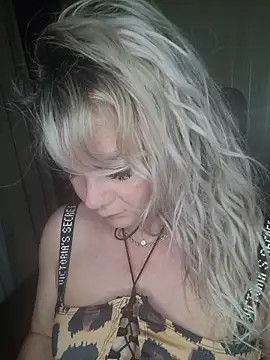 Snapshot of candy_queeen chatting on June 9, 10:10 pm candy queeen online show from June 9, 10:10 pm