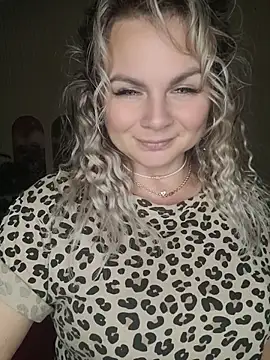 Snapshot of candy_queeen chatting on July 2, 6:58 pm candy queeen online show from July 2, 6:58 pm