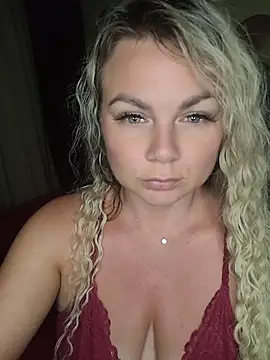 Snapshot of candy_queeen chatting on July 30, 11:04 pm candy queeen online show from July 30, 11:04 pm