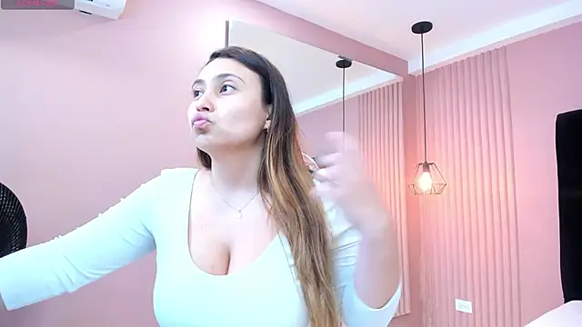 dulce santamaria online show from December 6, 10:30 pm