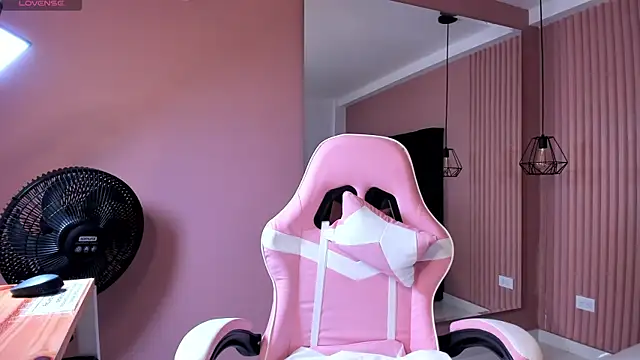 dulce santamaria online show from December 12, 9:58 pm