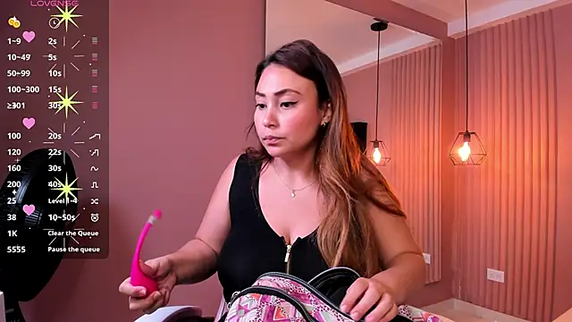 dulce santamaria online show from December 19, 9:38 pm