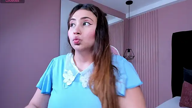 dulce santamaria online show from January 7, 10:30 pm