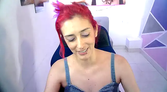 Snapshot of Ruby_Your_Milf chatting on December 26, 8:32 pm Ruby Your Milf online show from December 26, 8:32 pm