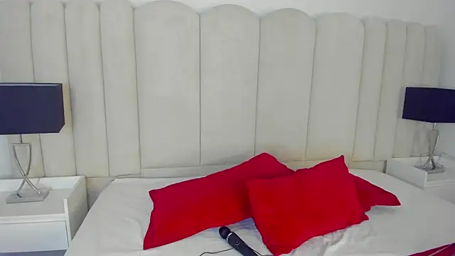 Snapshot of AnnyCherry_ chatting on December 2, 11:34 pm AnnyCherry online show from December 2, 11:34 pm