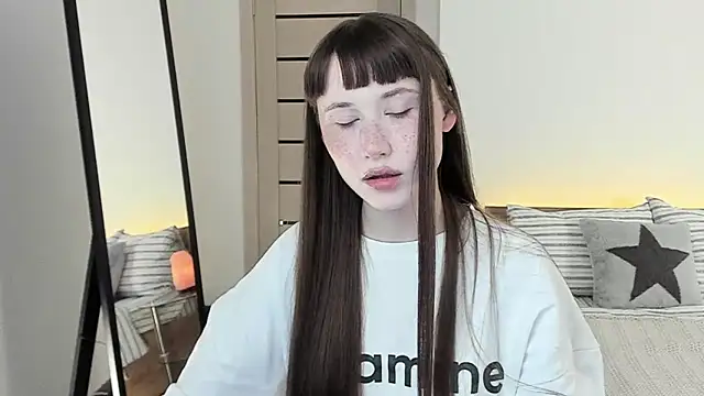 Stella Sunny online show from April 8, 8:14 am