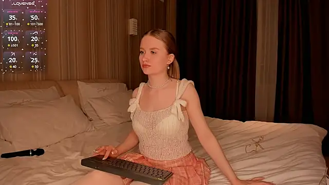 Snapshot of IsabellaTorrance chatting on February 9, 7:52 pm IsabellaTorrance online show from February 9, 7:52 pm