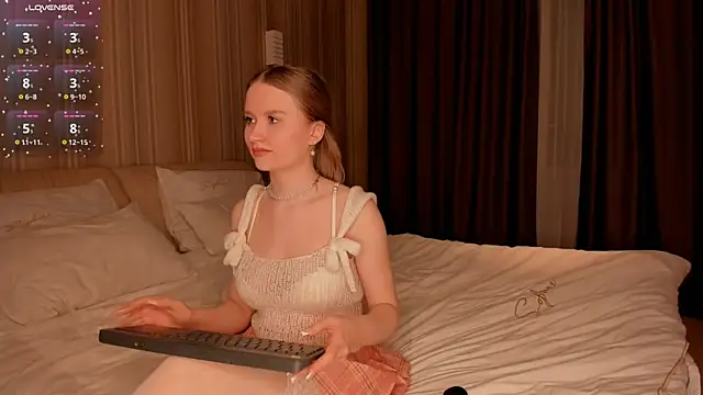 Snapshot of IsabellaTorrance chatting on February 11, 4:24 pm IsabellaTorrance online show from February 11, 4:24 pm