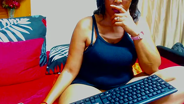 Juicyasss35xx online show from February 22, 6:39 pm