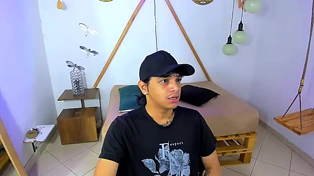 Snapshot of Brand_habes chatting on October 29, 1:46 pm Brand habes online show from October 29, 1:46 pm