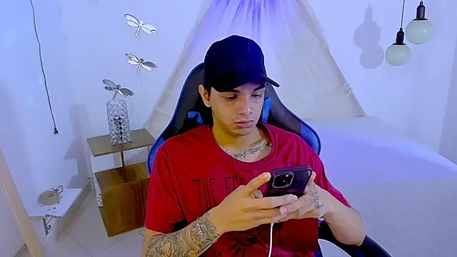 Snapshot of Brand_habes chatting on November 12, 1:55 pm Brand habes online show from November 12, 1:55 pm