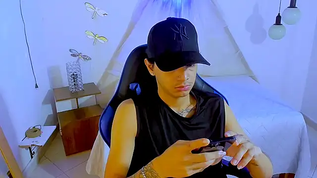 Snapshot of Brand_habes chatting on November 15, 3:37 am Brand habes online show from November 15, 3:37 am