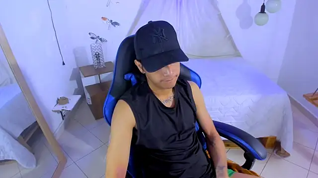 Snapshot of Brand_habes chatting on November 18, 7:02 am Brand habes online show from November 18, 7:02 am