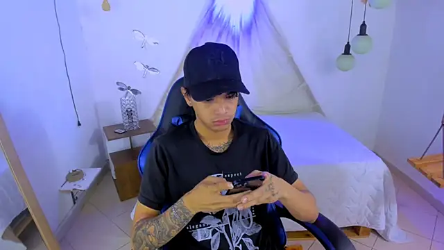 Snapshot of Brand_habes chatting on November 25, 11:21 am Brand habes online show from November 25, 11:21 am