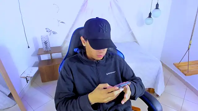 Snapshot of Brand_habes chatting on November 30, 5:33 am Brand habes online show from November 30, 5:33 am