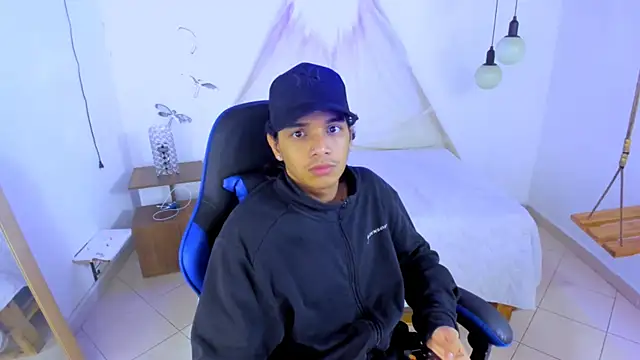 Snapshot of Brand_habes chatting on December 1, 9:36 am Brand habes online show from December 1, 9:36 am