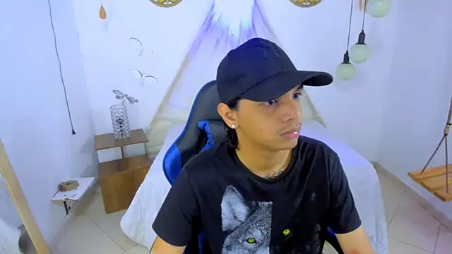 Snapshot of Brand_habes chatting on December 5, 4:47 pm Brand habes online show from December 5, 4:47 pm