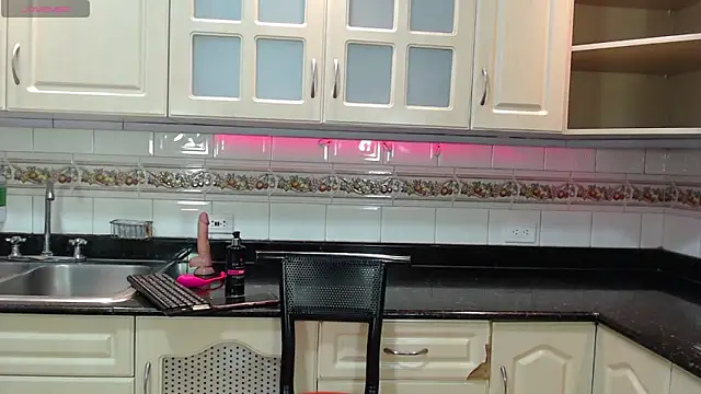 Snapshot of NatazhaQueen chatting on February 15, 7:51 am NatazhaQueen online show from February 15, 7:51 am