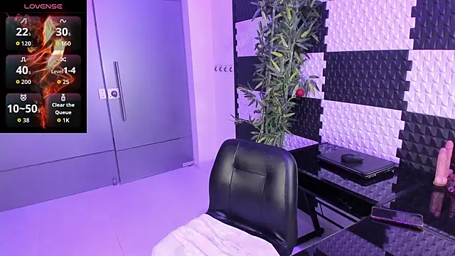 Snapshot of NatazhaQueen chatting on February 26, 4:55 am NatazhaQueen online show from February 26, 4:55 am